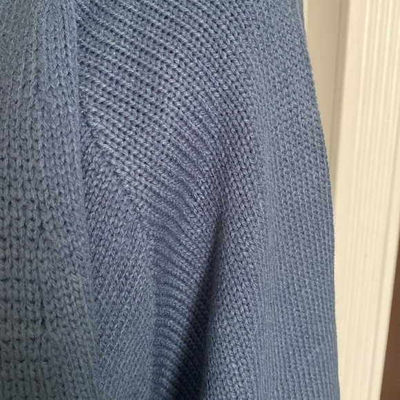 Blue Long Cardigan Sweater w Fair Isle Print in White & Cream on Sleeves L NWOT - Picture 9 of 9